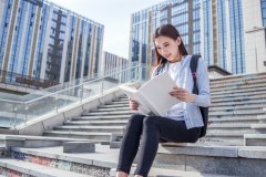UCL的宿舍怎么样？什么时候可以申请？学校周围设施怎么样？